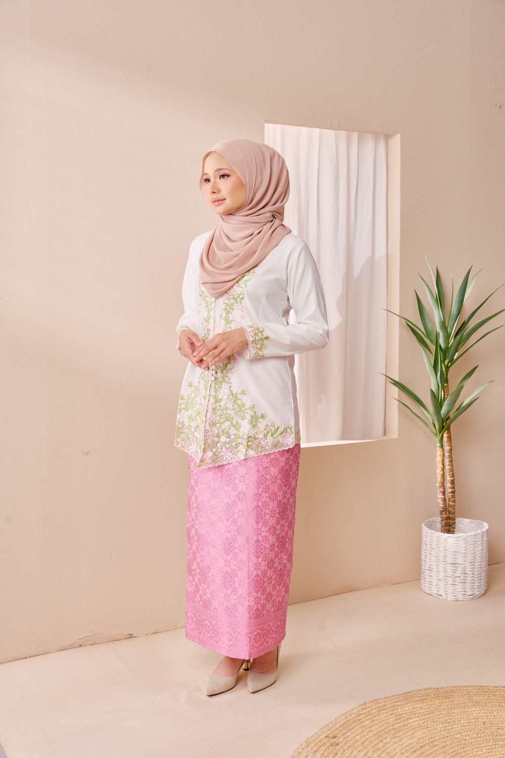 (SET) Kebaya Eshal White X Songket Pink  Pink (FREE SHIPPING)
