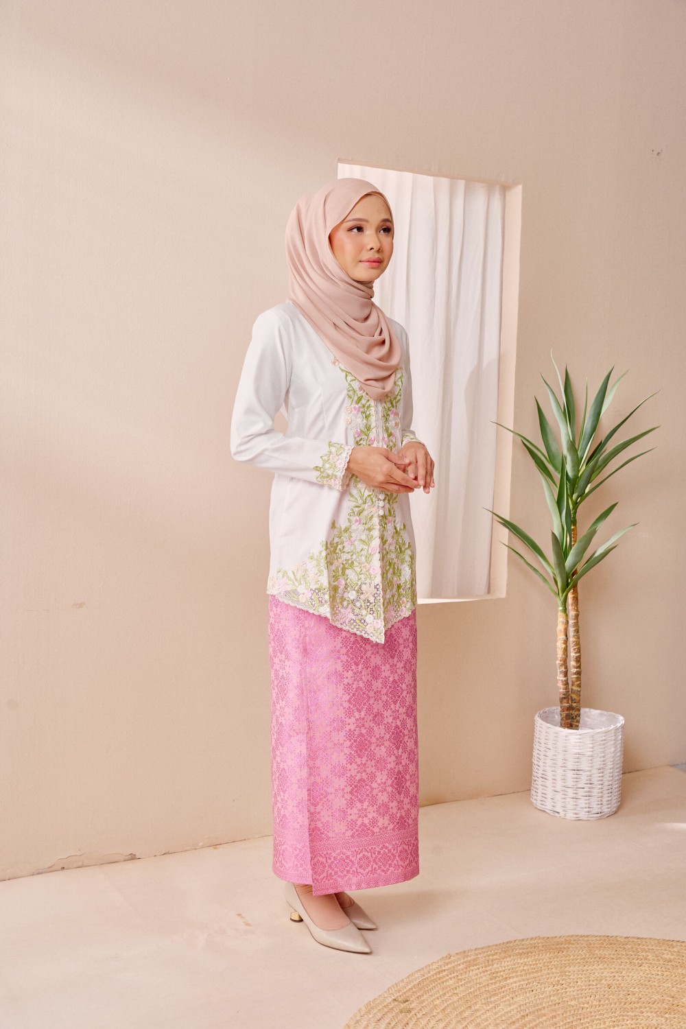 (SET) Kebaya Eshal White X Songket Pink  Pink (FREE SHIPPING)