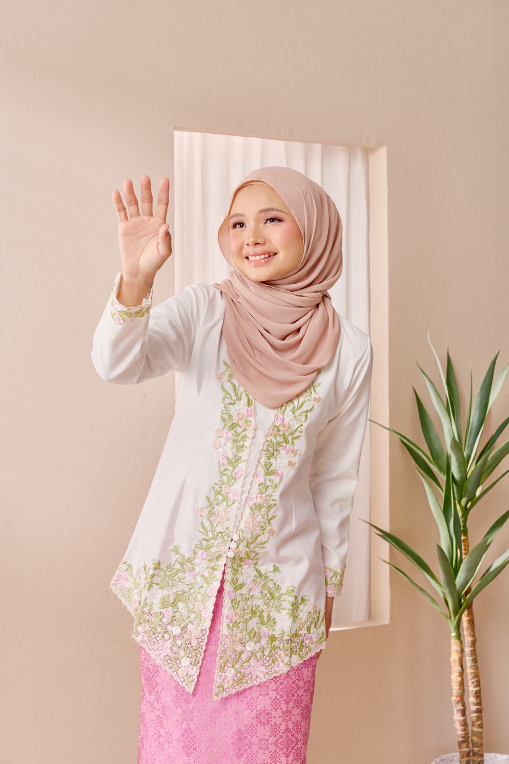 (SET) Kebaya Eshal White X Songket Pink  Pink (FREE SHIPPING)
