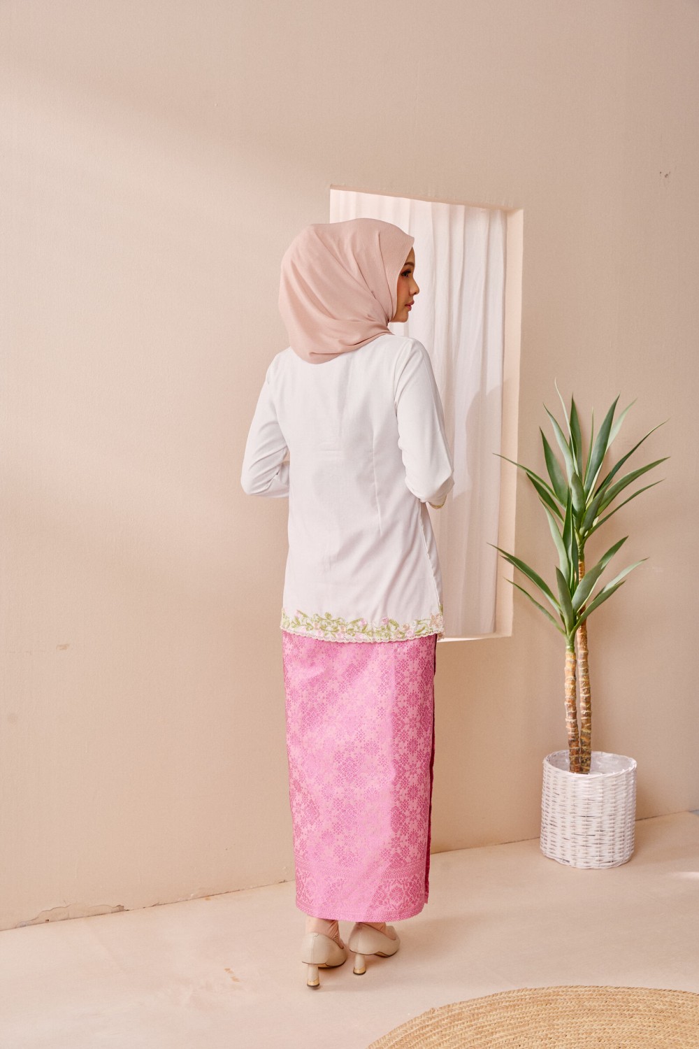 (SET) Kebaya Eshal White X Songket Pink  Pink (FREE SHIPPING)