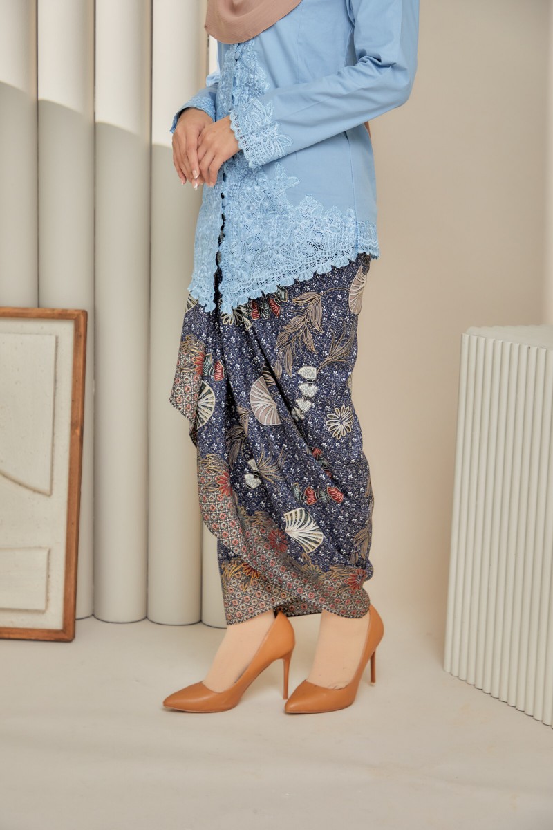 BOTTOM (Kally Blue)