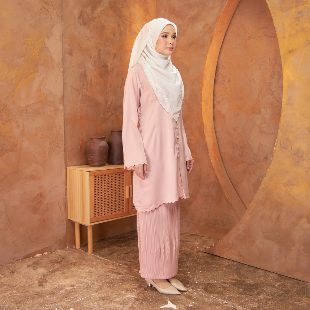 (SET) KEBAYA AZURA SOFT PINK X SKIRT PLEATED