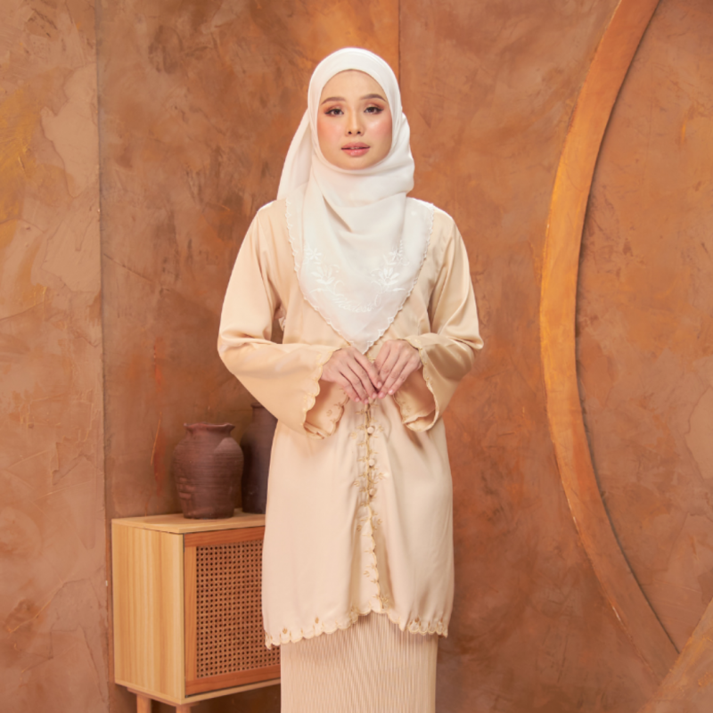 (Top) Kebaya Azura Cream
