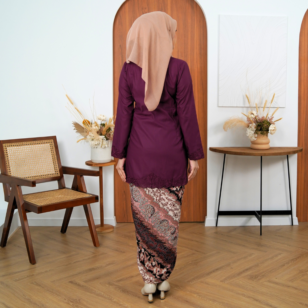 (SET) Kebaya Mekar Magenta X Pario Laila Choc (FREE SHIPPING)