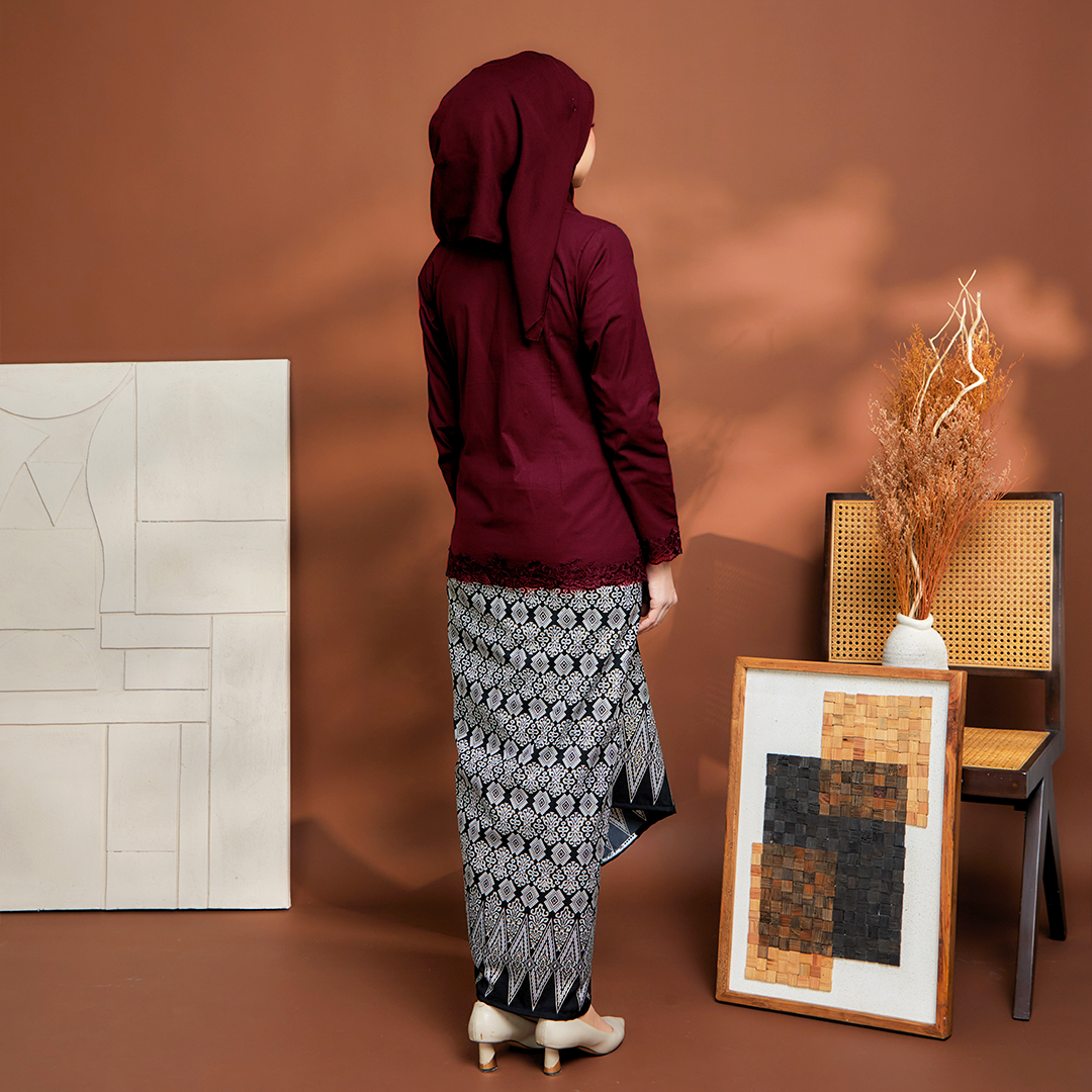 (SET) Kebaya Mustika Burgundy X Pario Siti White
