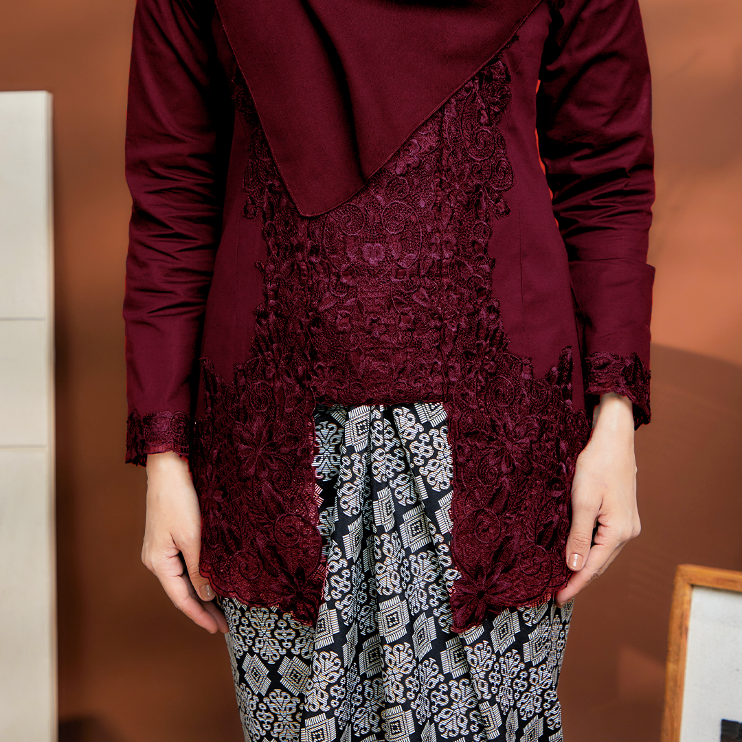 (SET) Kebaya Mustika Burgundy X Pario Siti White