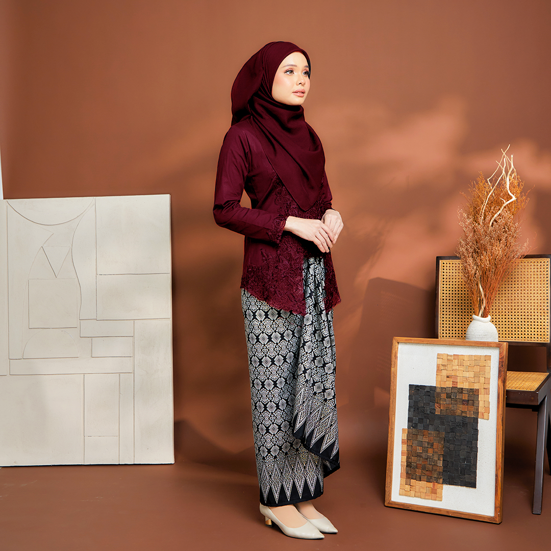 (SET) Kebaya Mustika Burgundy X Pario Siti White