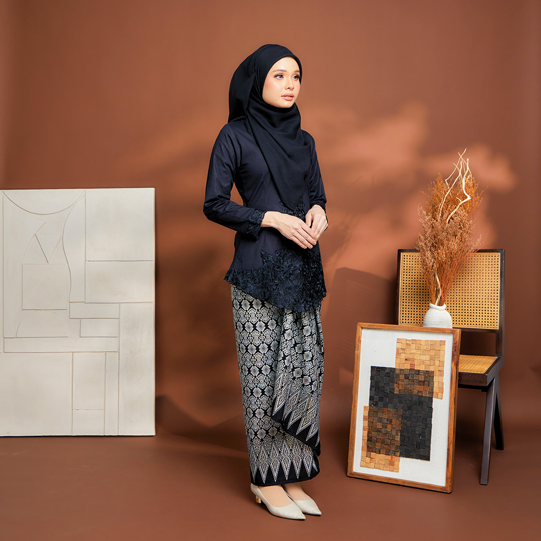 (SET) Kebaya Mahsuri Black X Pario Siti White