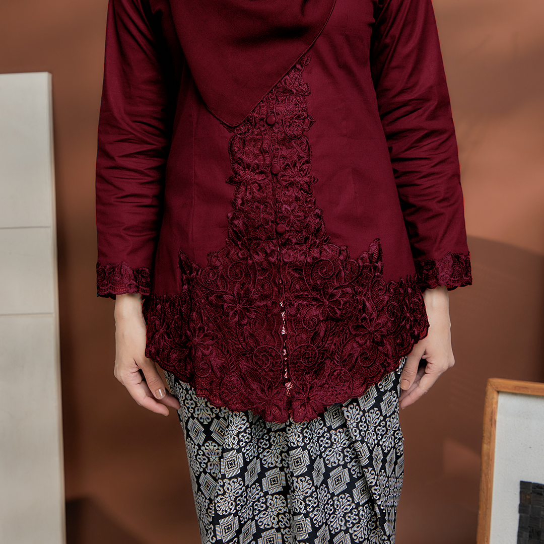 (SET) Kebaya Mahsuri Burgundy X Pario Siti White