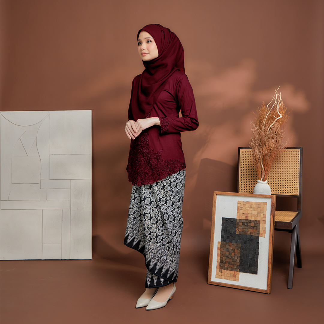 (SET) Kebaya Mahsuri Burgundy X Pario Siti White