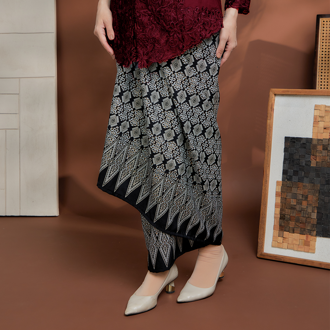 (SET) Kebaya Mahsuri Burgundy X Pario Siti White