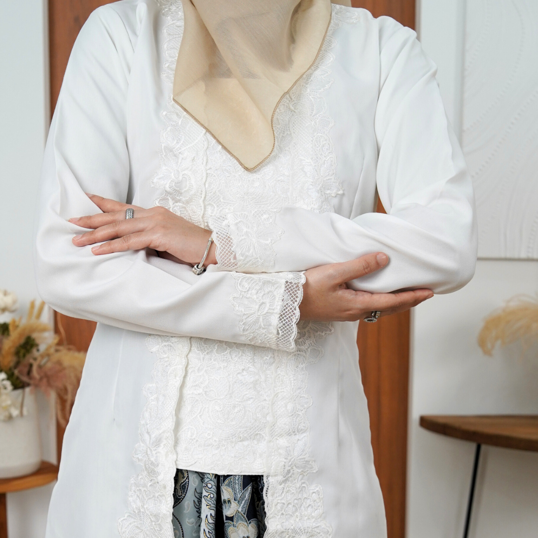 (SET) Kebaya Mawar White Lily X Pario Laila Black (FREE SHIPPING)