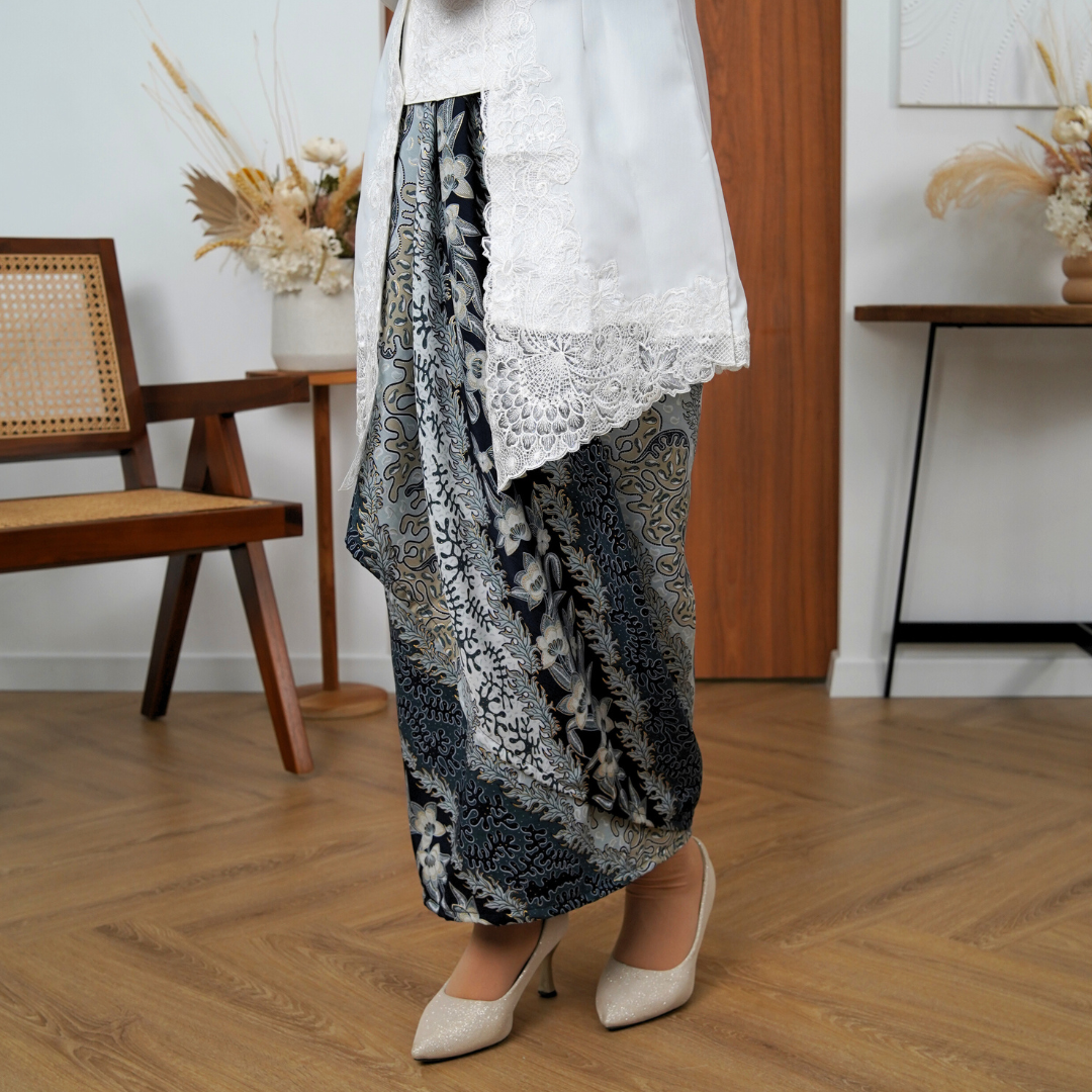 (SET) Kebaya Mawar White Lily X Pario Laila Black (FREE SHIPPING)