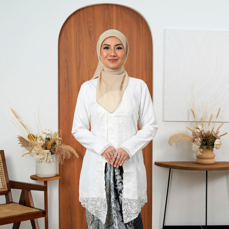 (Top) Kebaya Mawar White Lily