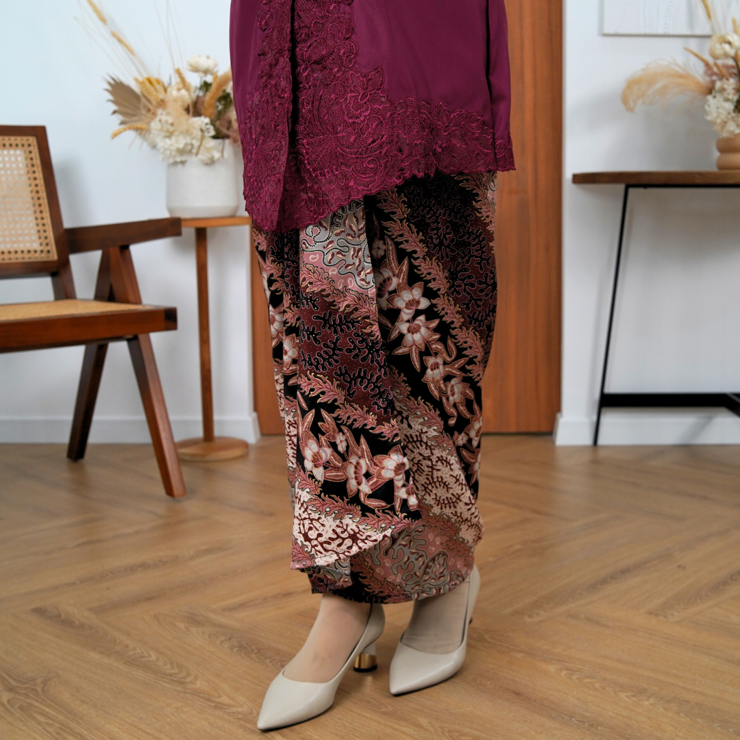 (SET) Kebaya Mekar Magenta X Pario Laila Choc (FREE SHIPPING)