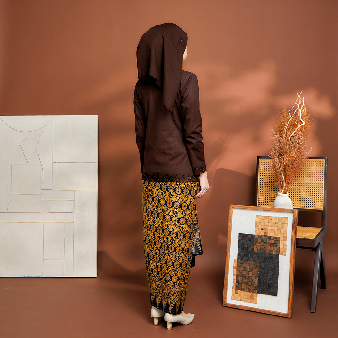 (SET) Kebaya Mustika Darkbrown X Pario Siti Gold