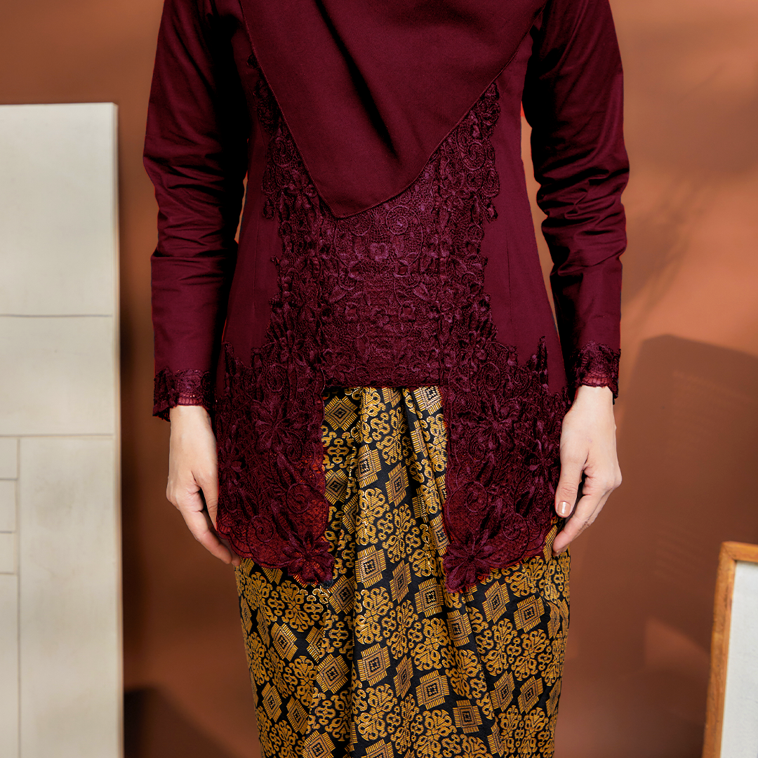 (SET) Kebaya Mustika Burgundy X Pario Siti Gold