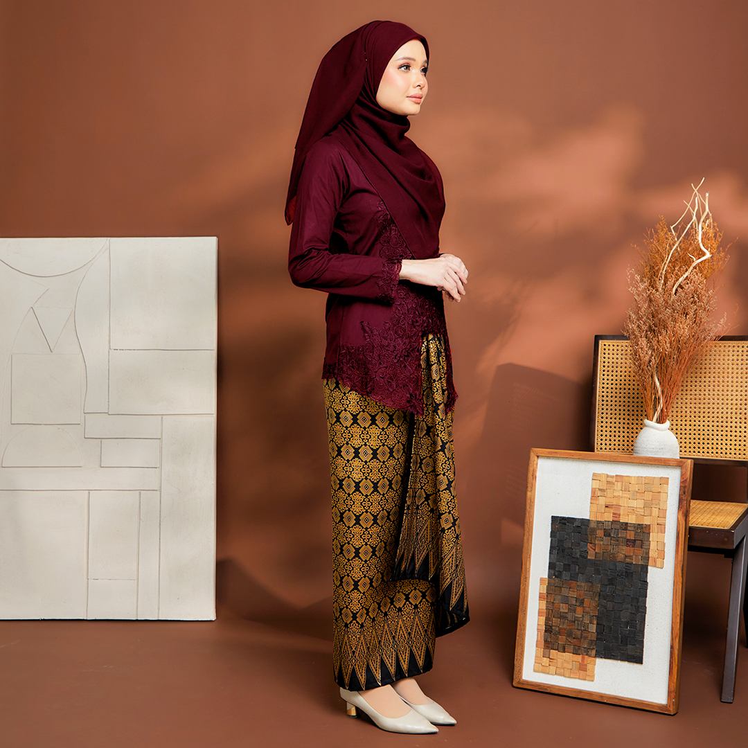 (SET) Kebaya Mustika Burgundy X Pario Siti Gold