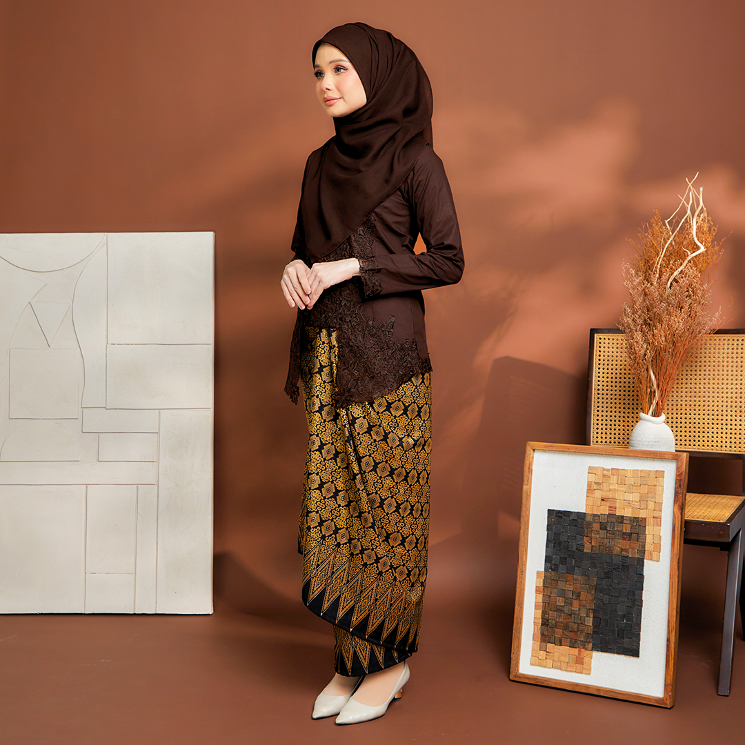 (SET) Kebaya Mustika Darkbrown X Pario Siti Gold