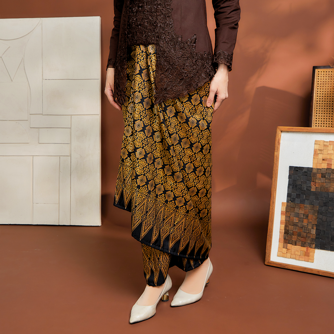 (SET) Kebaya Mustika Darkbrown X Pario Siti Gold