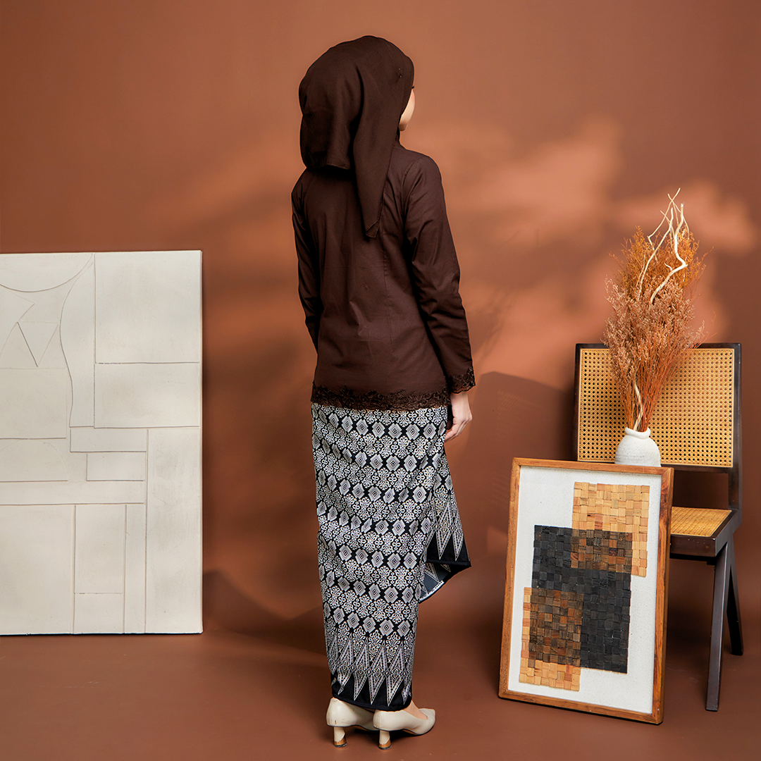 (SET) Kebaya Mustika Darkbrown X Pario Siti White