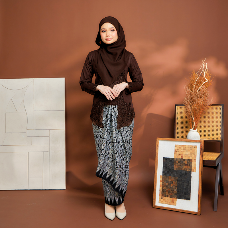 (SET) Kebaya Mustika Darkbrown X Pario Siti White