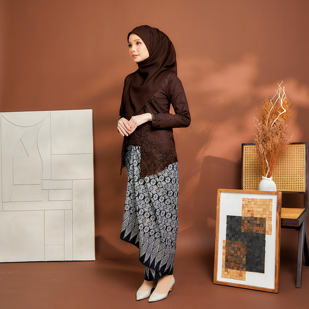 (SET) Kebaya Mustika Darkbrown X Pario Siti White